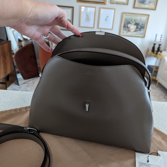 Toteme T Lock bag 1️⃣1️⃣0️⃣0️⃣ - Picture 8 of 16